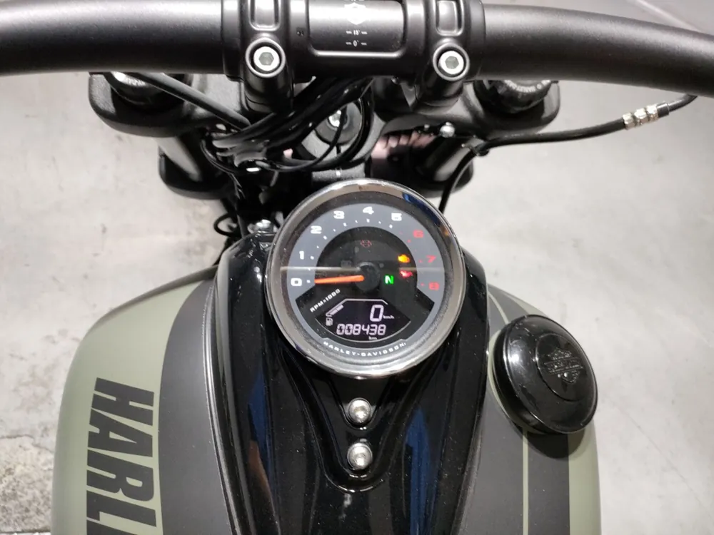 Harley-Davidson FXFBS1870 2021, зелёный, фото 5