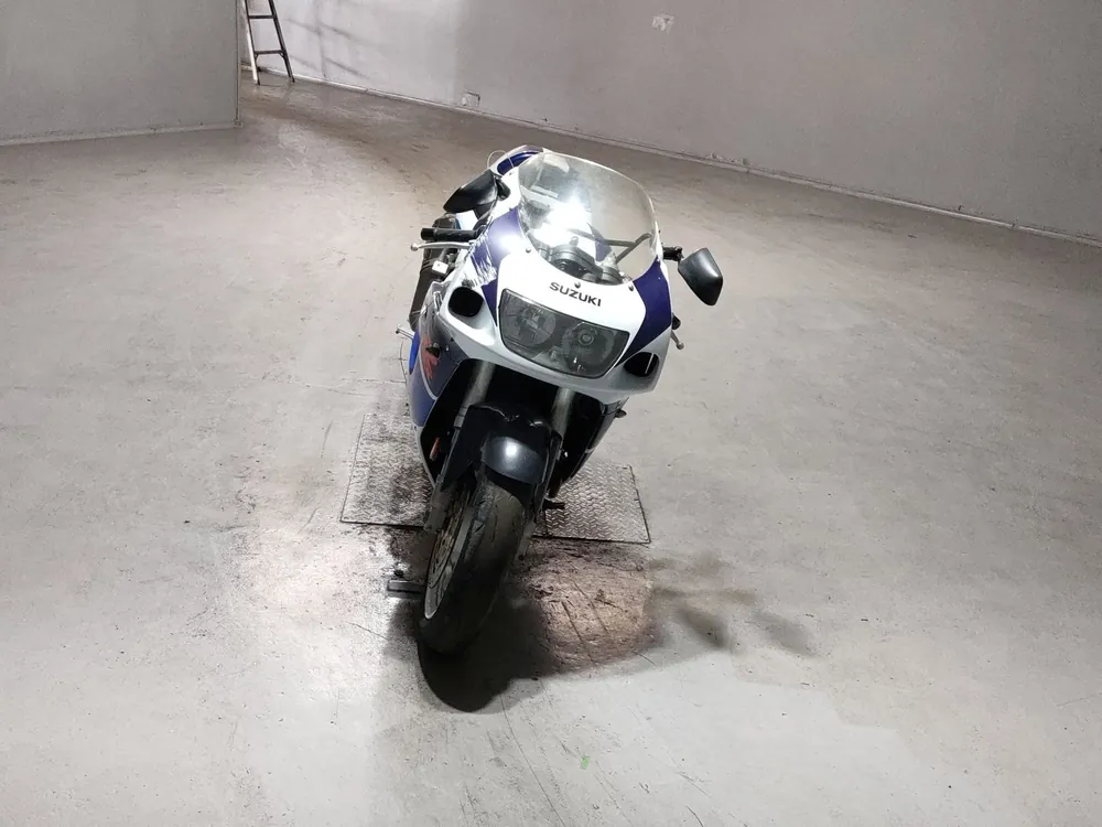 Suzuki GSX-R750 1998, белый, синий, фото 3