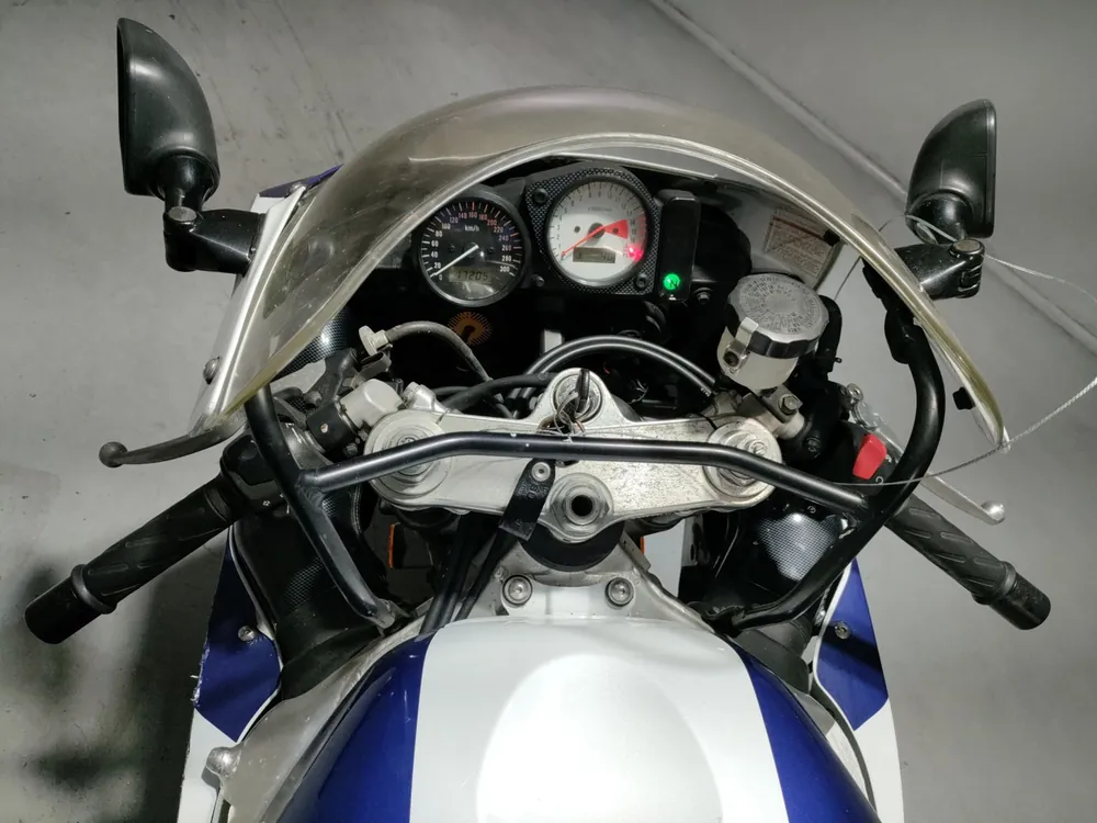 Suzuki GSX-R750 1998, белый, синий, фото 5