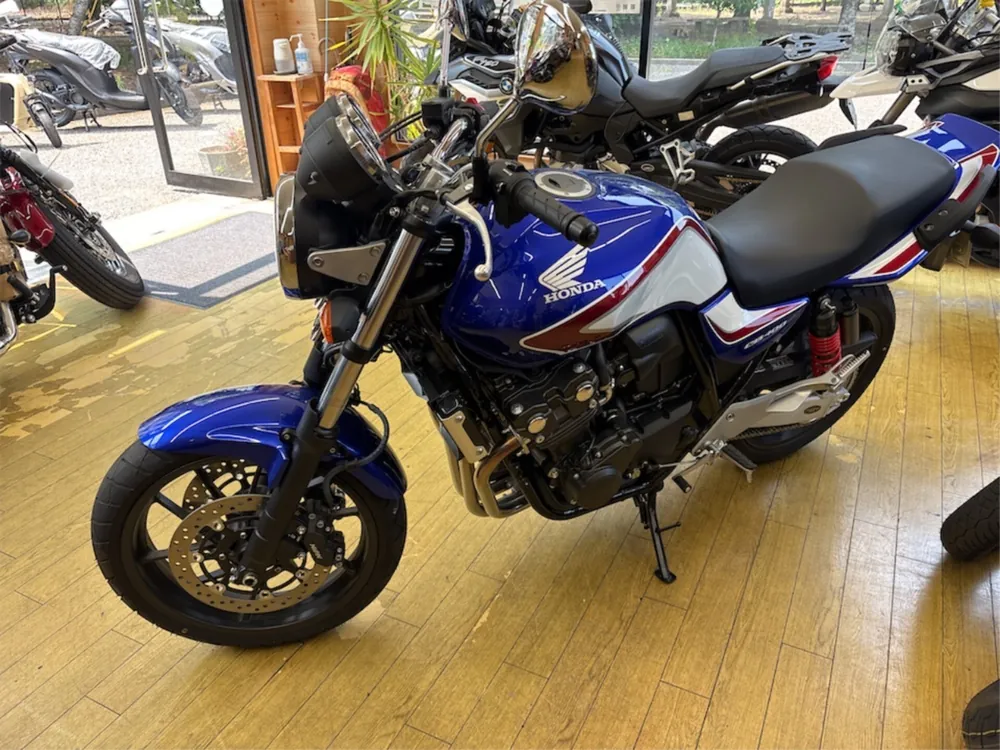 Honda CB400SB 2022, белый, синий, фото 4