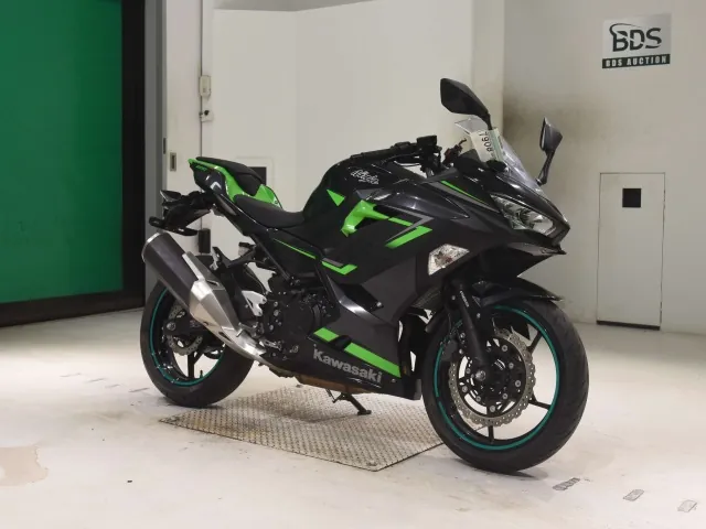 Kawasaki Ninja 400 2019, black | green, фото 3