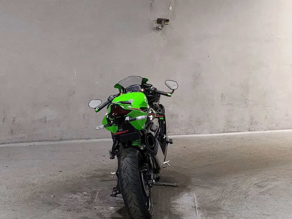 Kawasaki ZX-4R SE 2023, зелёный, фото 4