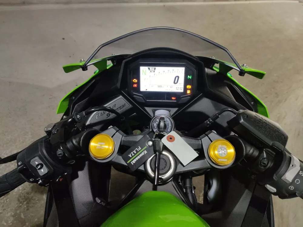 Kawasaki ZX-4R SE 2023, зелёный, фото 5