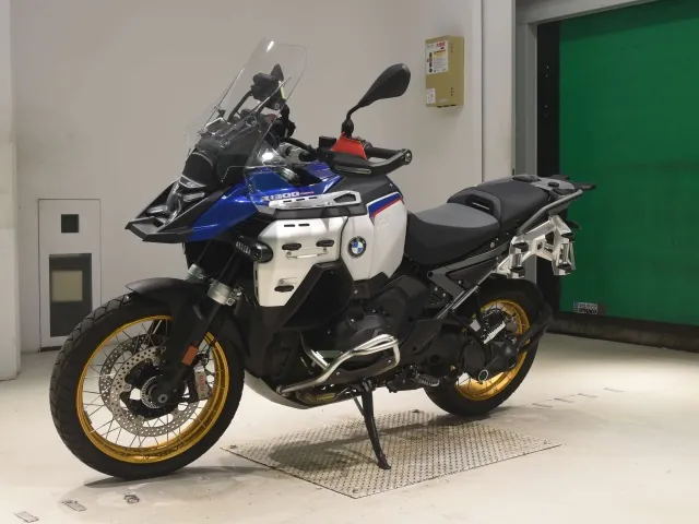 BMW R1300GS Adventure 2024, white | red | blue, фото 4