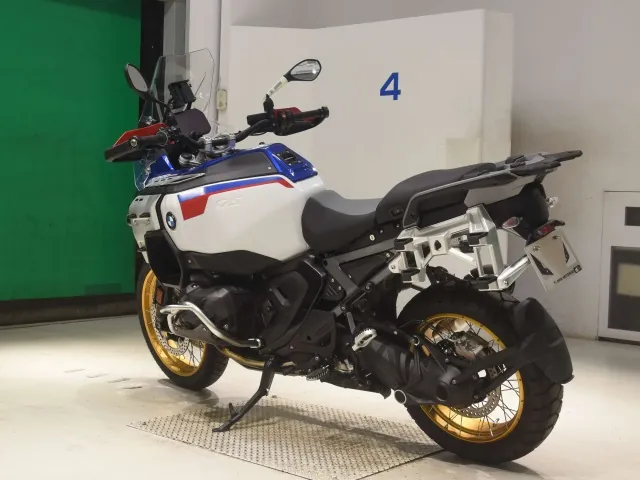 BMW R1300GS Adventure 2024, white | red | blue, фото 6