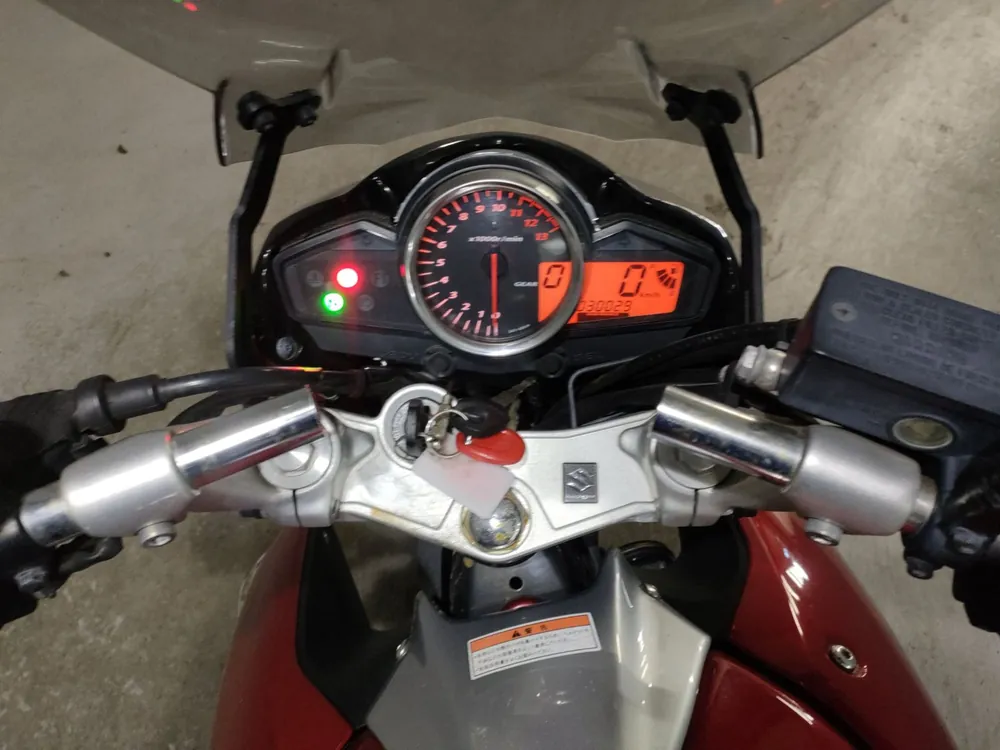 Suzuki GSR250S, красный, фото 5