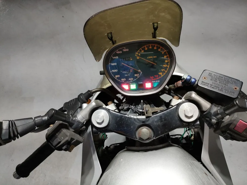 Suzuki GSX400S Katana 1993, серебристый, фото 5