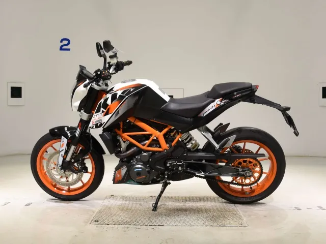 KTM 390 Duke 2018, white | black, фото 2