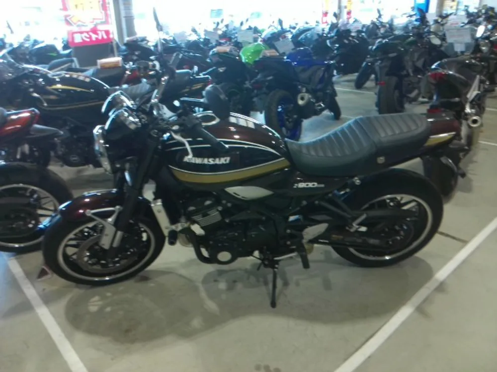 Kawasaki Z900RS 2025, dark red wine, фото 2