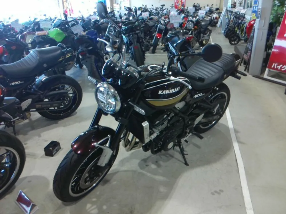 Kawasaki Z900RS 2025, dark red wine, фото 5