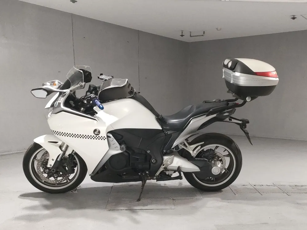 Honda Vfr1200Fd 2010, белый, фото 2
