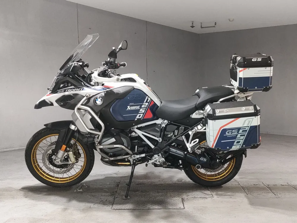 BMW R1250Gs Adventure 2023, белый, красный, фото 2