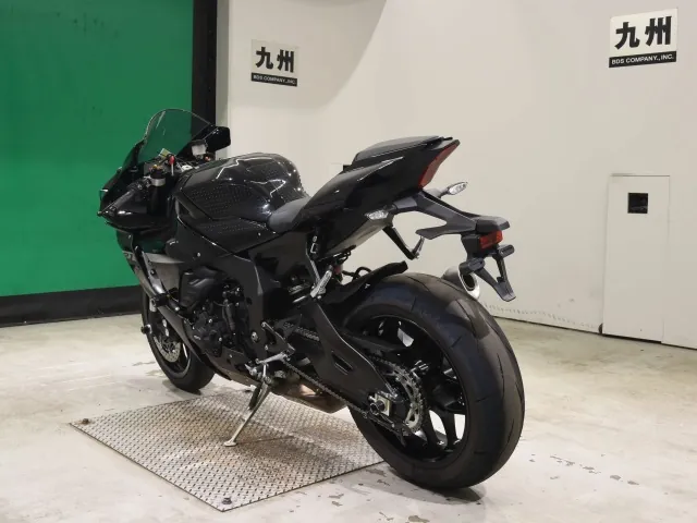 Yamaha YZF-R1M 2024, чёрный, фото 6