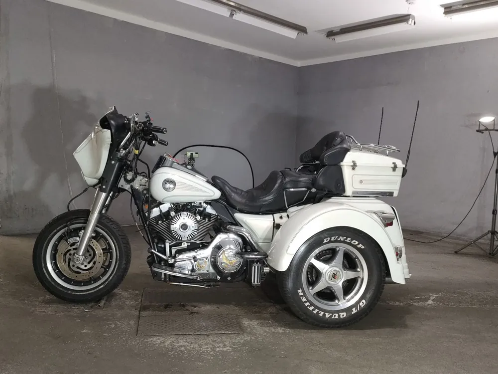 Harley-Davidson FLHTCU 2002, белый, фото 2