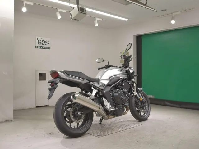 Honda CB1000F 2025, серебристый, фото 5