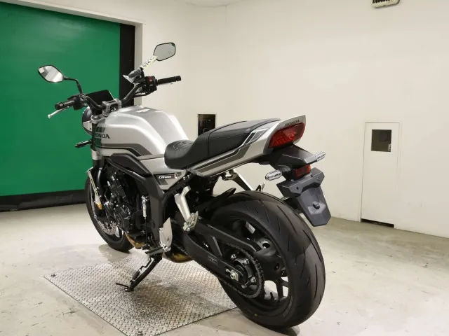Honda CB1000F 2025, серебристый, фото 6