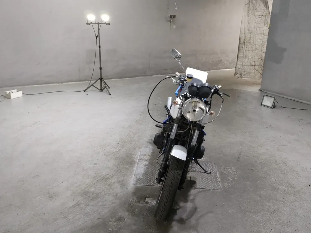 Kawasaki GPZ750 2022, белый, фото 3