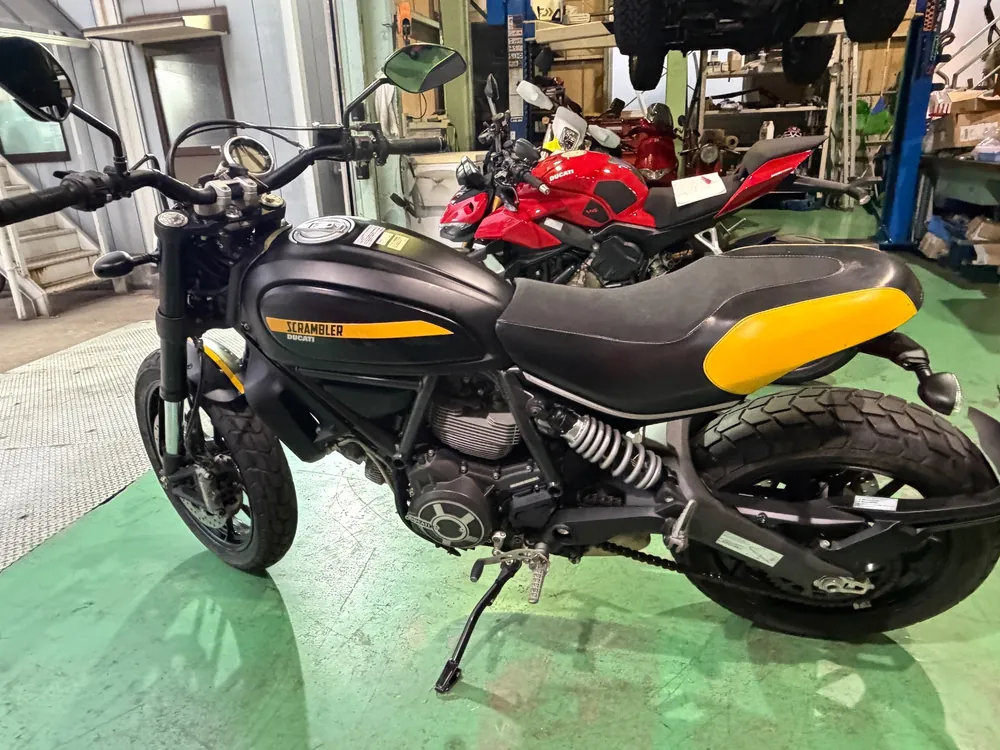 Ducati Scrambler Icon 2016, чёрный, жёлтый, фото 2