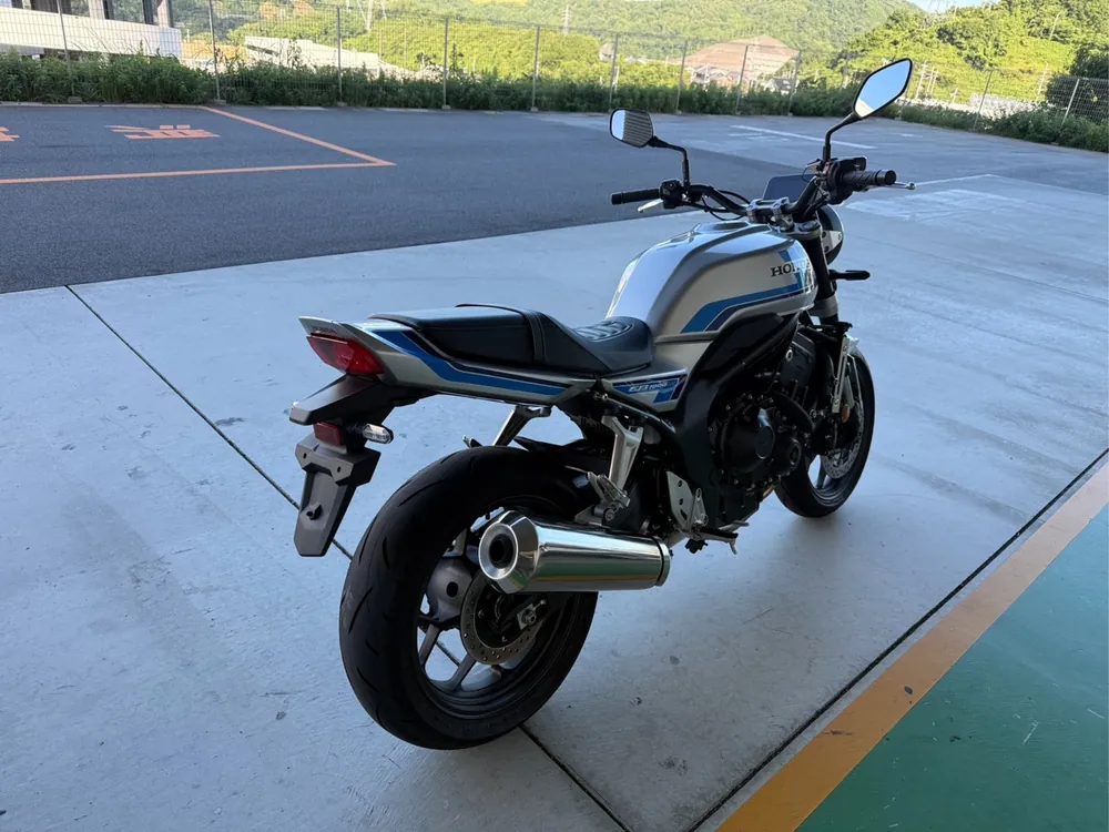 Honda CB1000F 2026, серебристый, фото 6