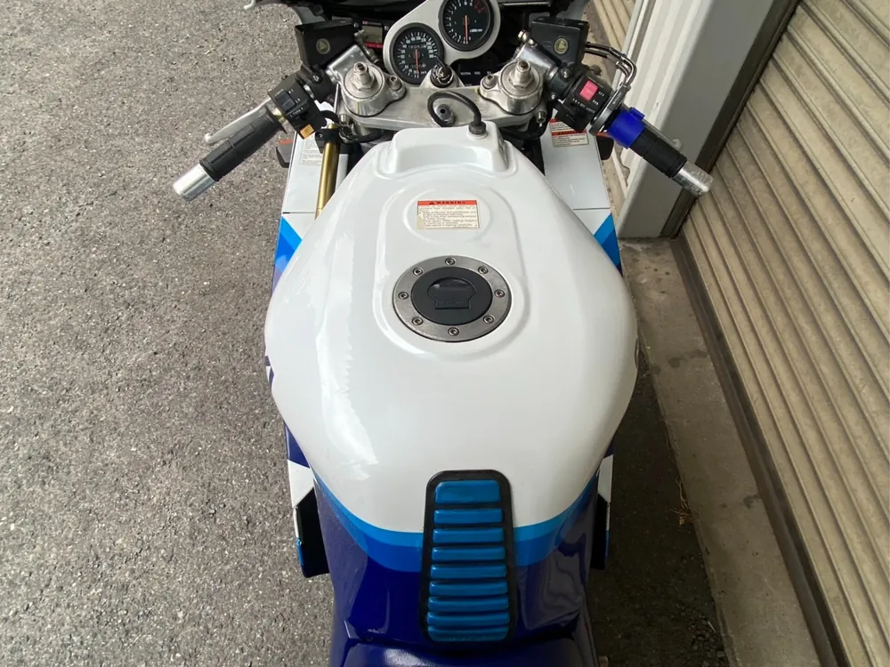 Suzuki GSX-R1100 1990, белый, синий, фото 7