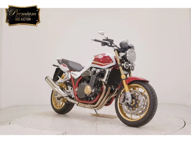 Honda CB1300 2023, белый, красный, фото 3