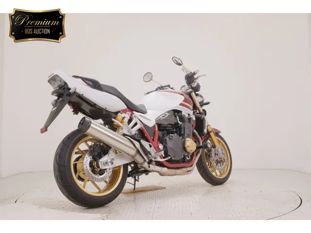 Honda CB1300 2023, белый, красный, фото 5