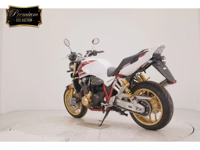 Honda CB1300 2023, белый, красный, фото 6