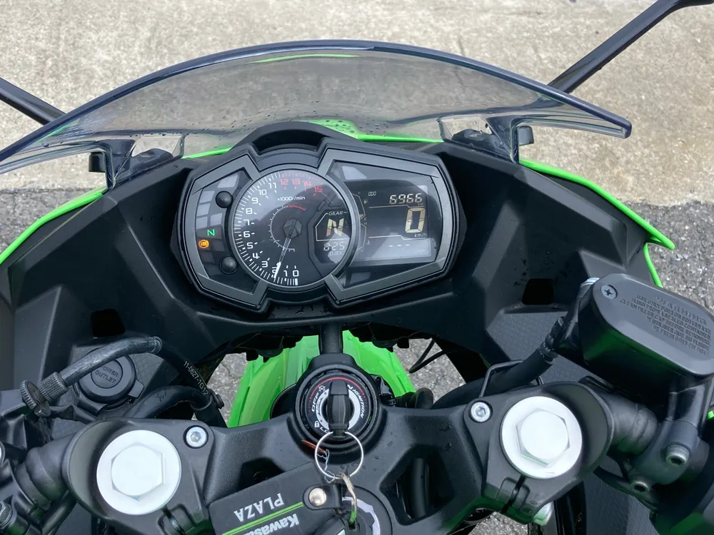 Kawasaki Ninja 400 2022, чёрный, зелёный, фото 5