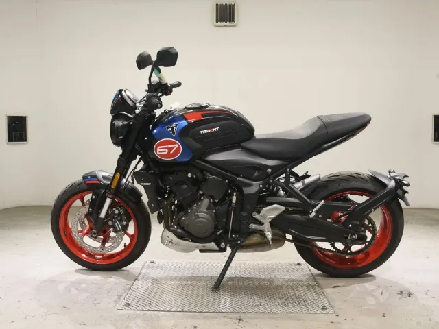 Triumph Trident 660 2025, чёрный, фото 2