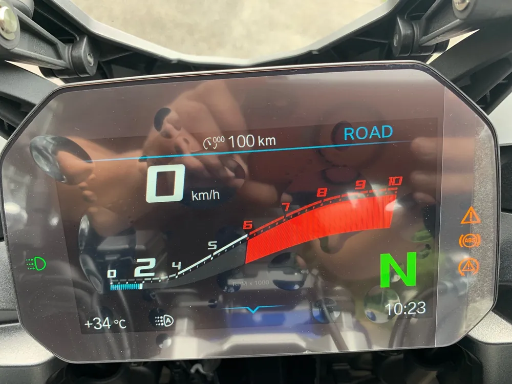 BMW F900XR STANDARD 2026, white / blue / red, фото 5