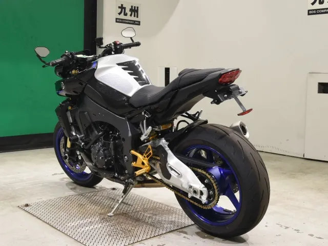 Yamaha MT-10SP 2024, чёрный, серебристый, фото 6