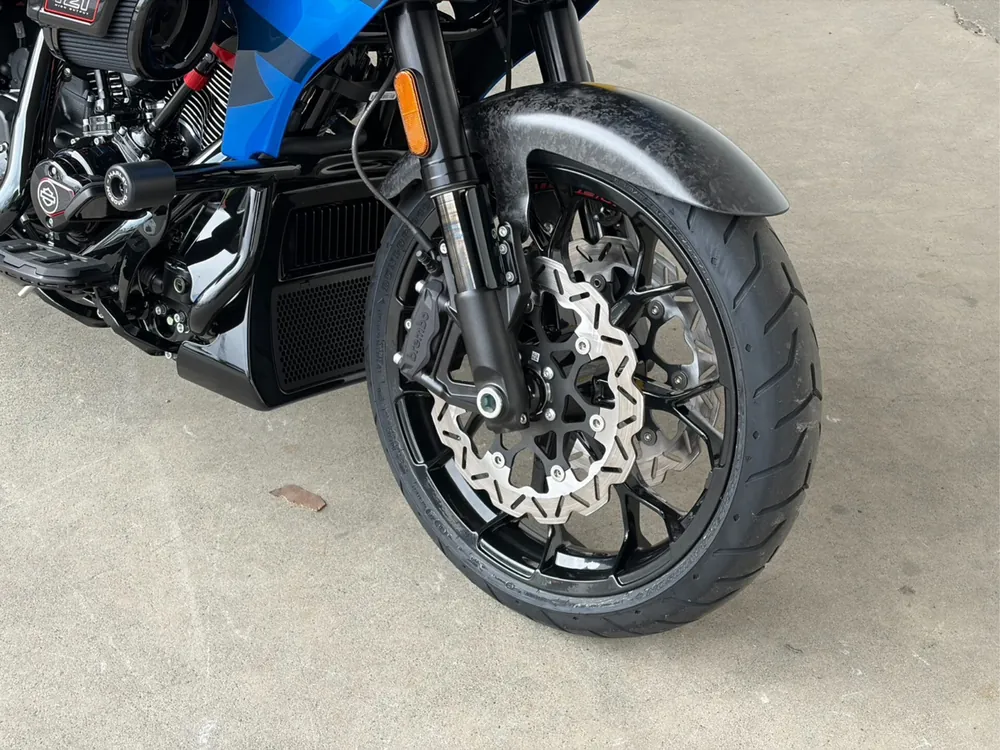 Harley-Davidson FLTRXSTSE CVO 2026, синий, фото 10
