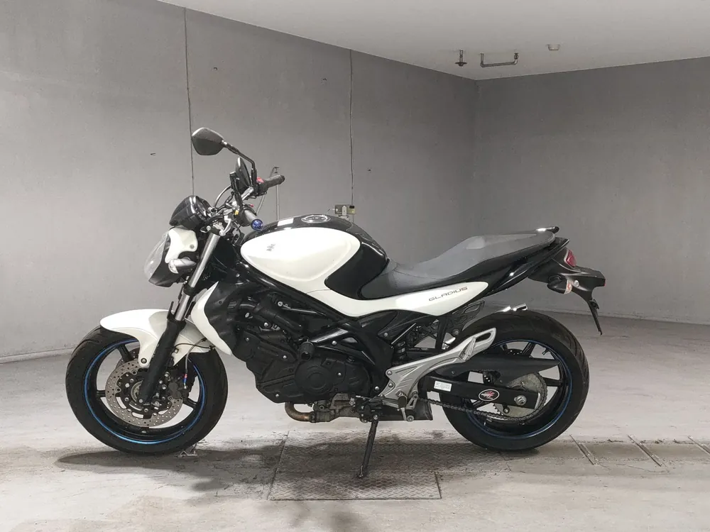 Suzuki Gladius 400 ABS 2012, белый, фото 2