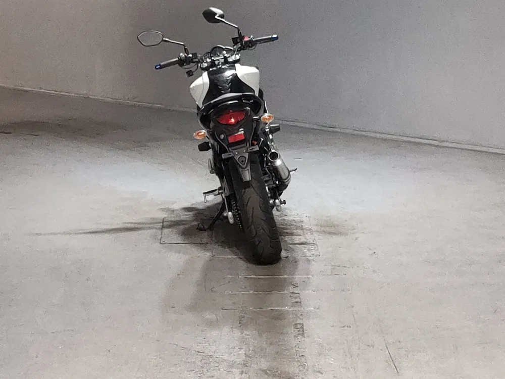 Suzuki Gladius 400 ABS 2012, белый, фото 4