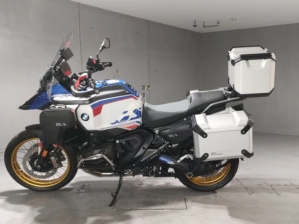 BMW R1300GS Adventure 2025, white / blue, фото 2