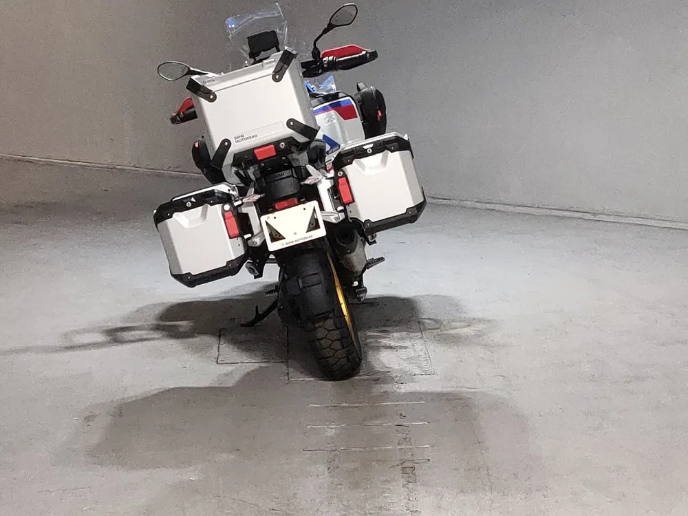 BMW R1300GS Adventure 2025, white / blue, фото 4