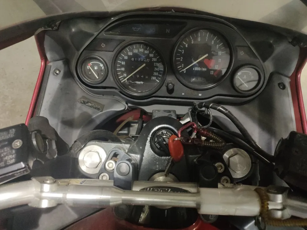 Kawasaki GPZ1100 1995, красный, фото 5