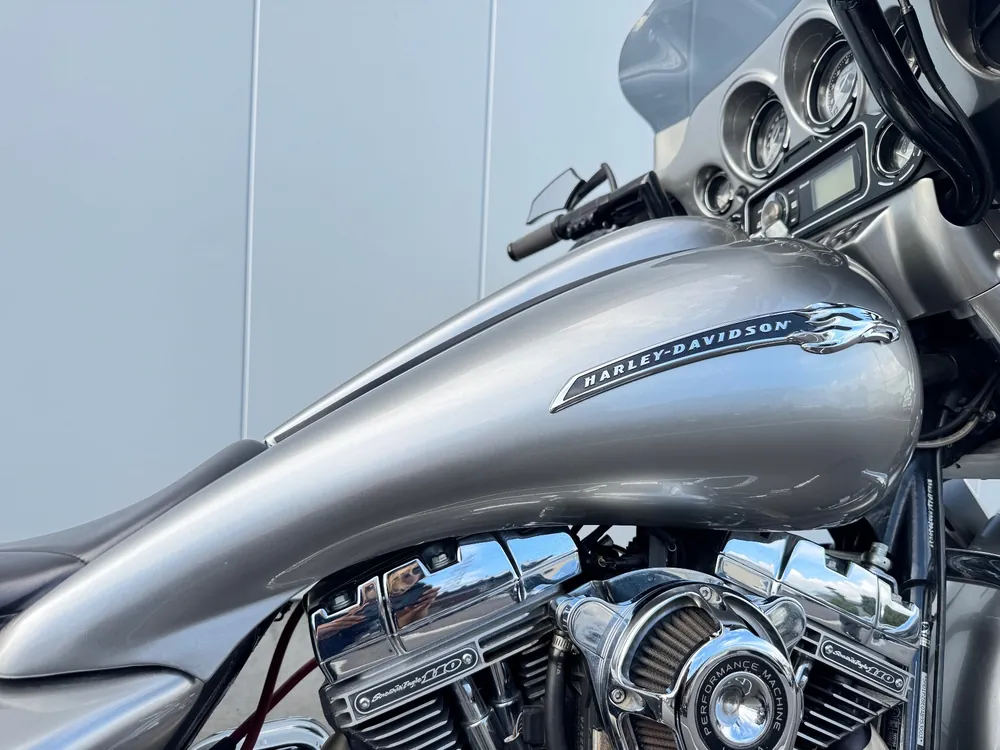 Harley-Davidson FLHXSE CVO 2015, чёрный, фото 6