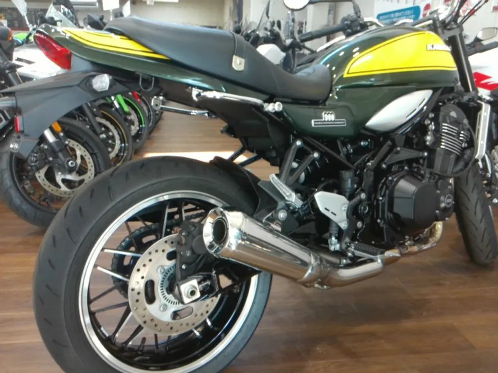 Kawasaki Z900RS 2024, yellow / green, фото 5
