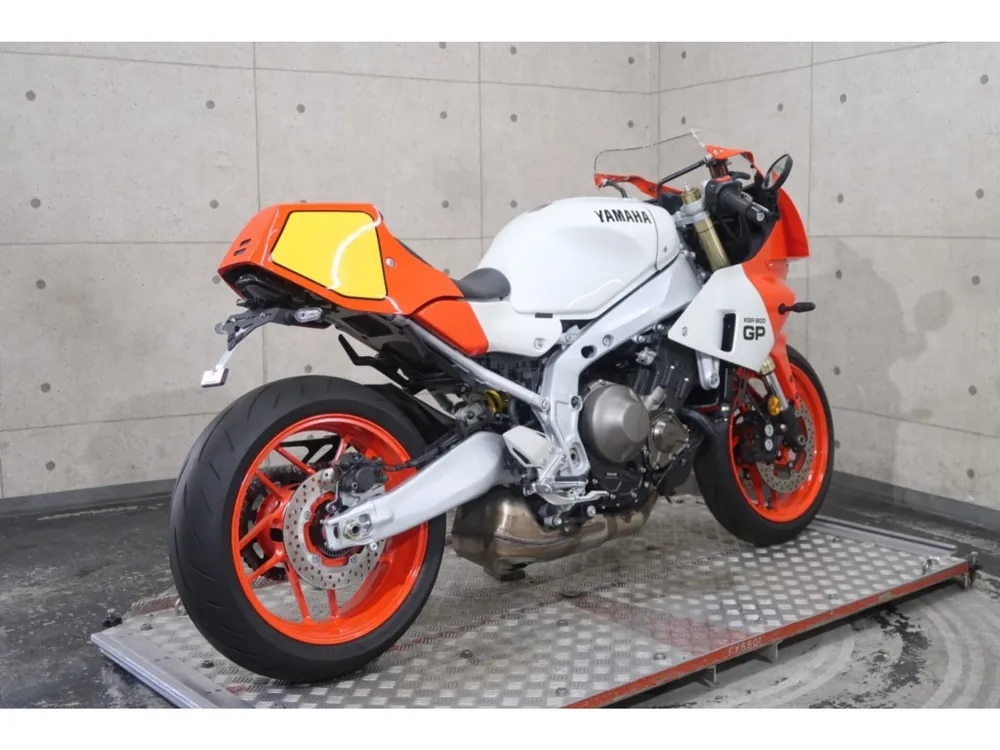 Yamaha Xsr900-2 2025, white / red / yellow, фото 4