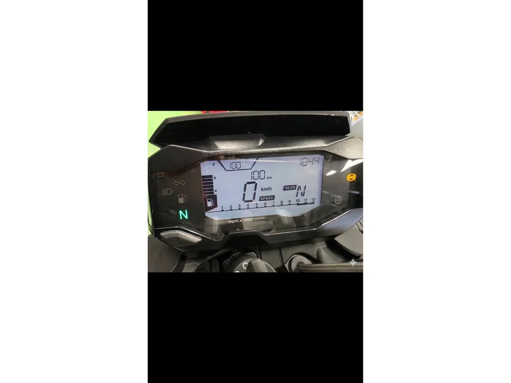 BMW G310R 2026, white / red / blue, фото 3