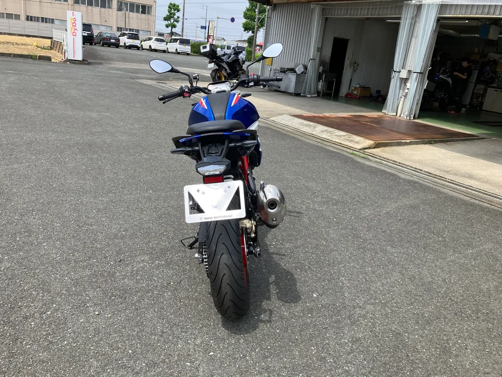 BMW G310R 2026, white / red / blue, фото 5