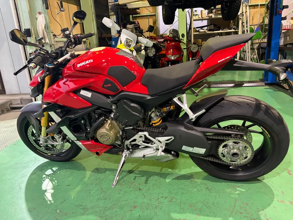 Ducati Street Fighter V4S 2021, красный, фото 2