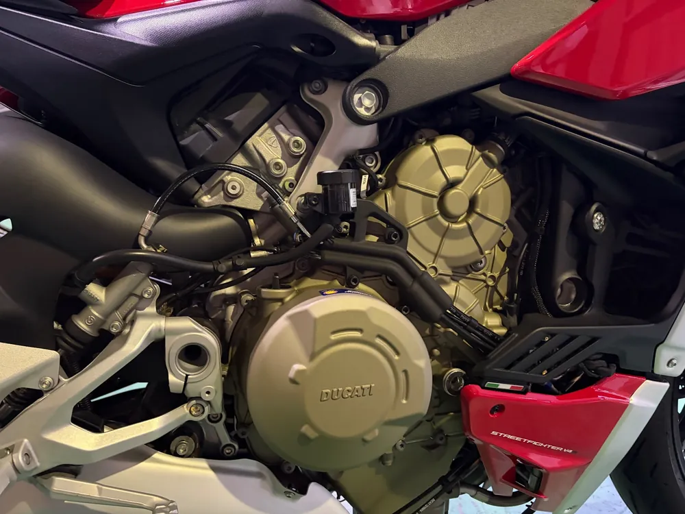 Ducati Street Fighter V4S 2021, красный, фото 7