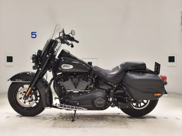 Harley-Davidson FLHCS1870 2022, чёрный, фото 2