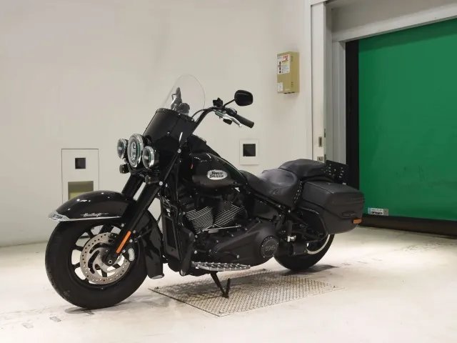 Harley-Davidson FLHCS1870 2022, чёрный, фото 4