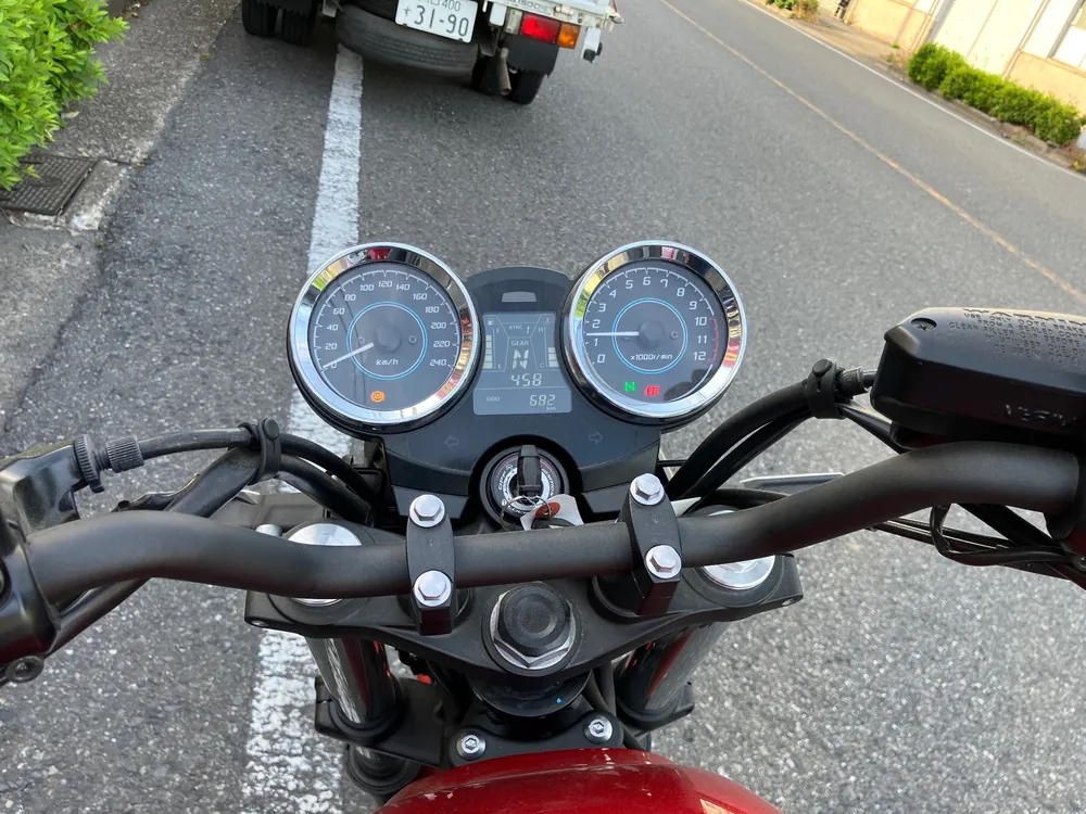 Kawasaki Z650RS 2025, w red, фото 5