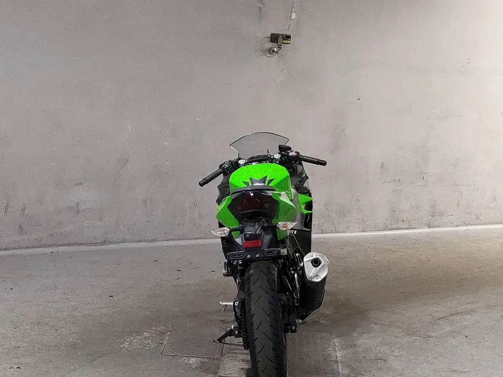 Kawasaki Ninja 400 2018, чёрный, зелёный, фото 4