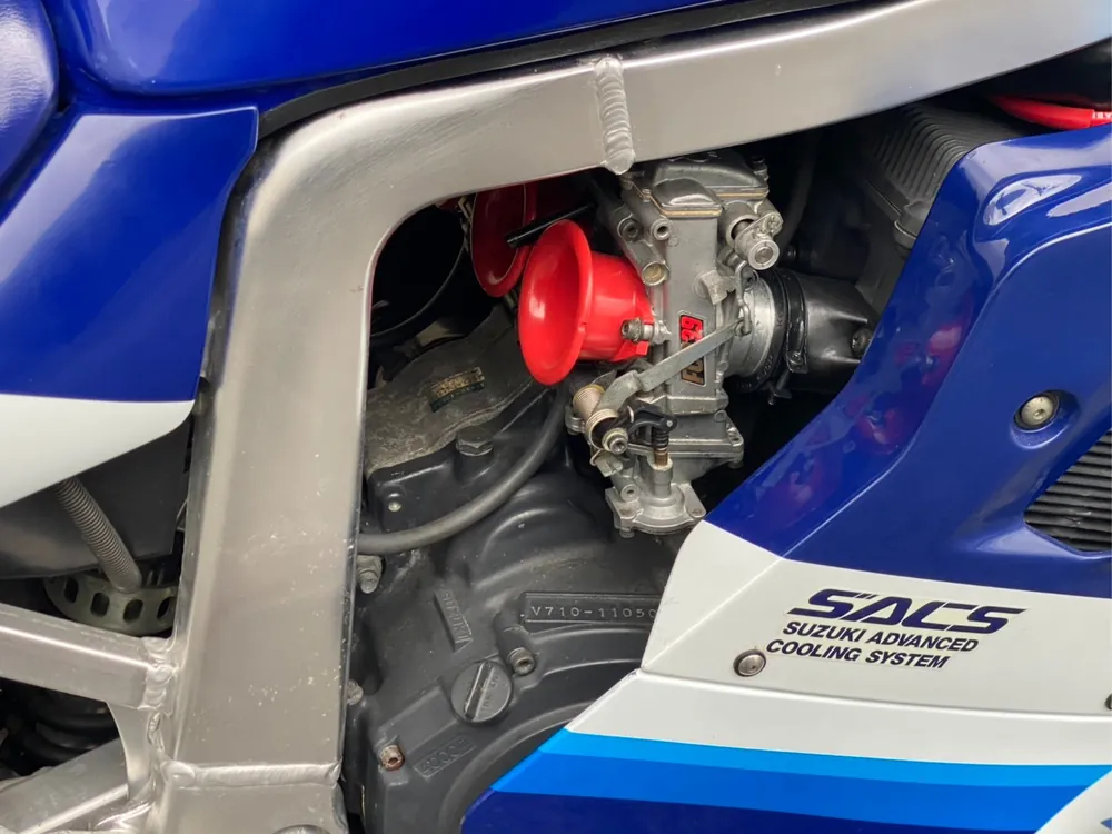 Suzuki GSX-R1100 1990, белый, синий, фото 14
