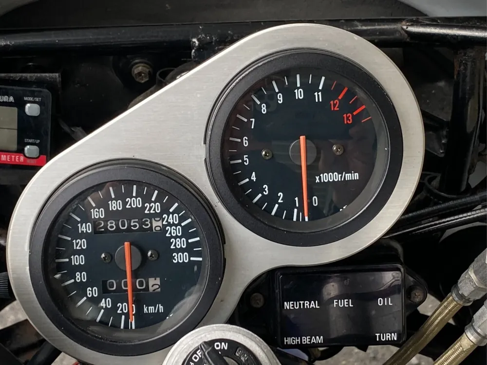 Suzuki GSX-R1100 1990, белый, синий, фото 5